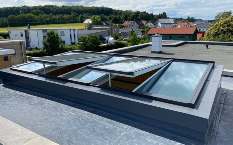 Opening Rooflights for Flat Roofs: A Practical Guide to Ventilation, Daylight and Design